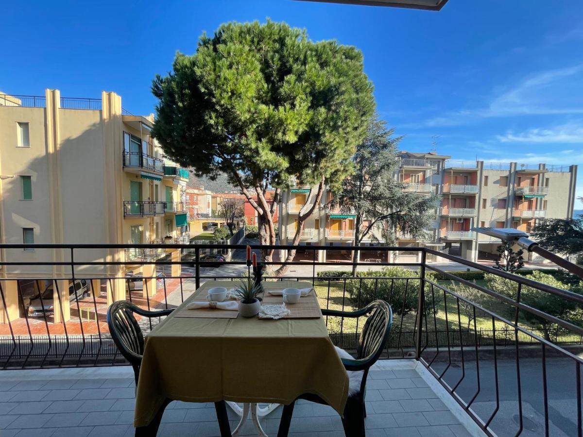 50 Metri Dal Mare - Free Parking E A/C Apartment Pietra Ligure Exterior photo