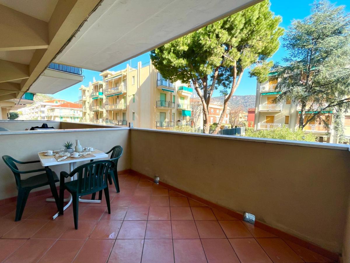 50 Metri Dal Mare - Free Parking E A/C Apartment Pietra Ligure Exterior photo